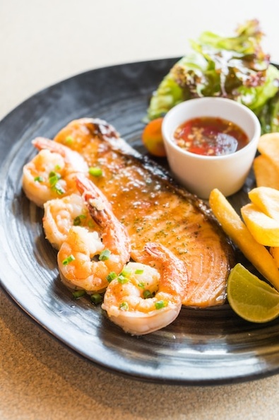 grilled-salmon-prawn-steak_74190-5266.jpg